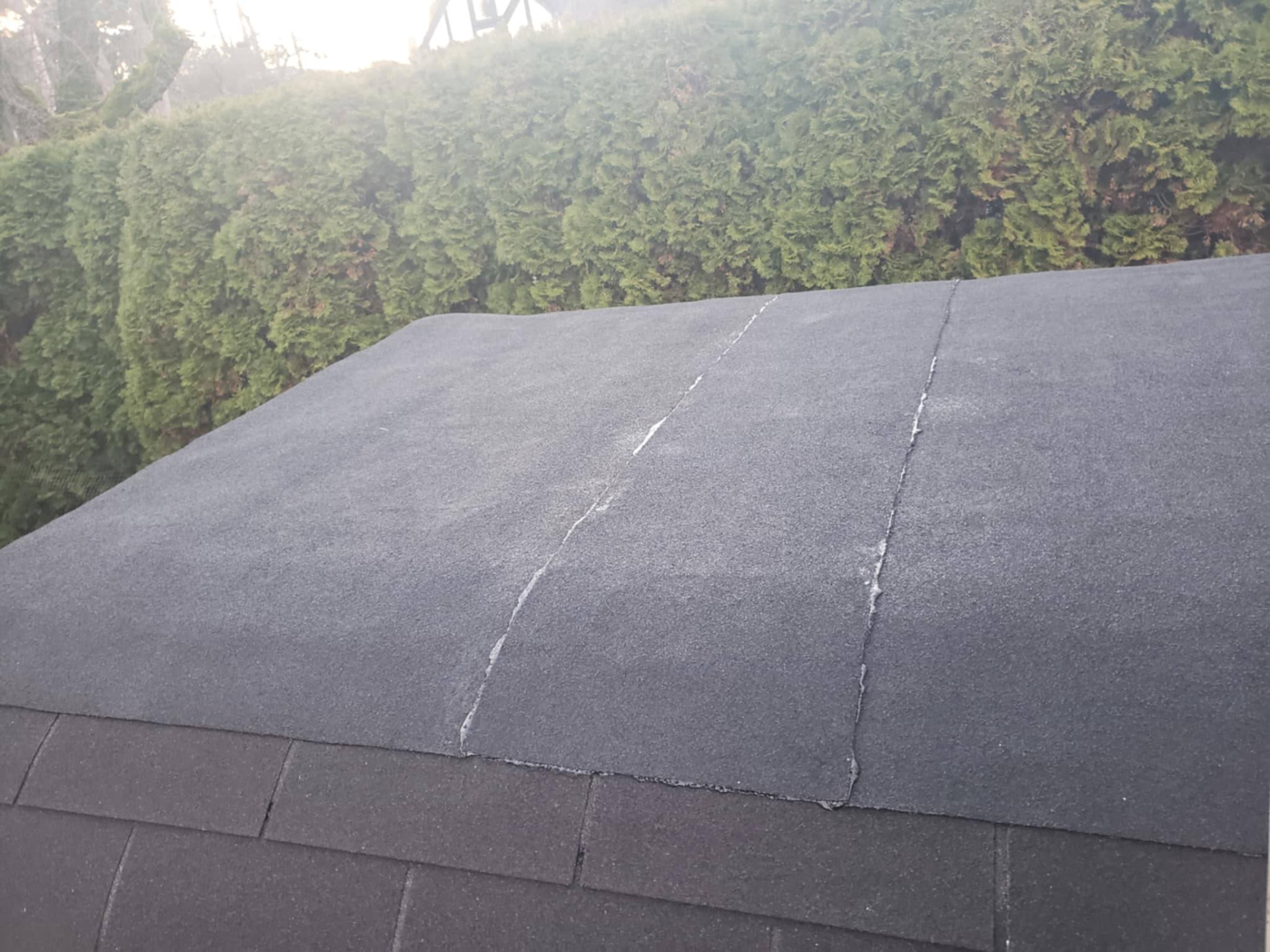 Torch-on flat roof membrane with clean seam work